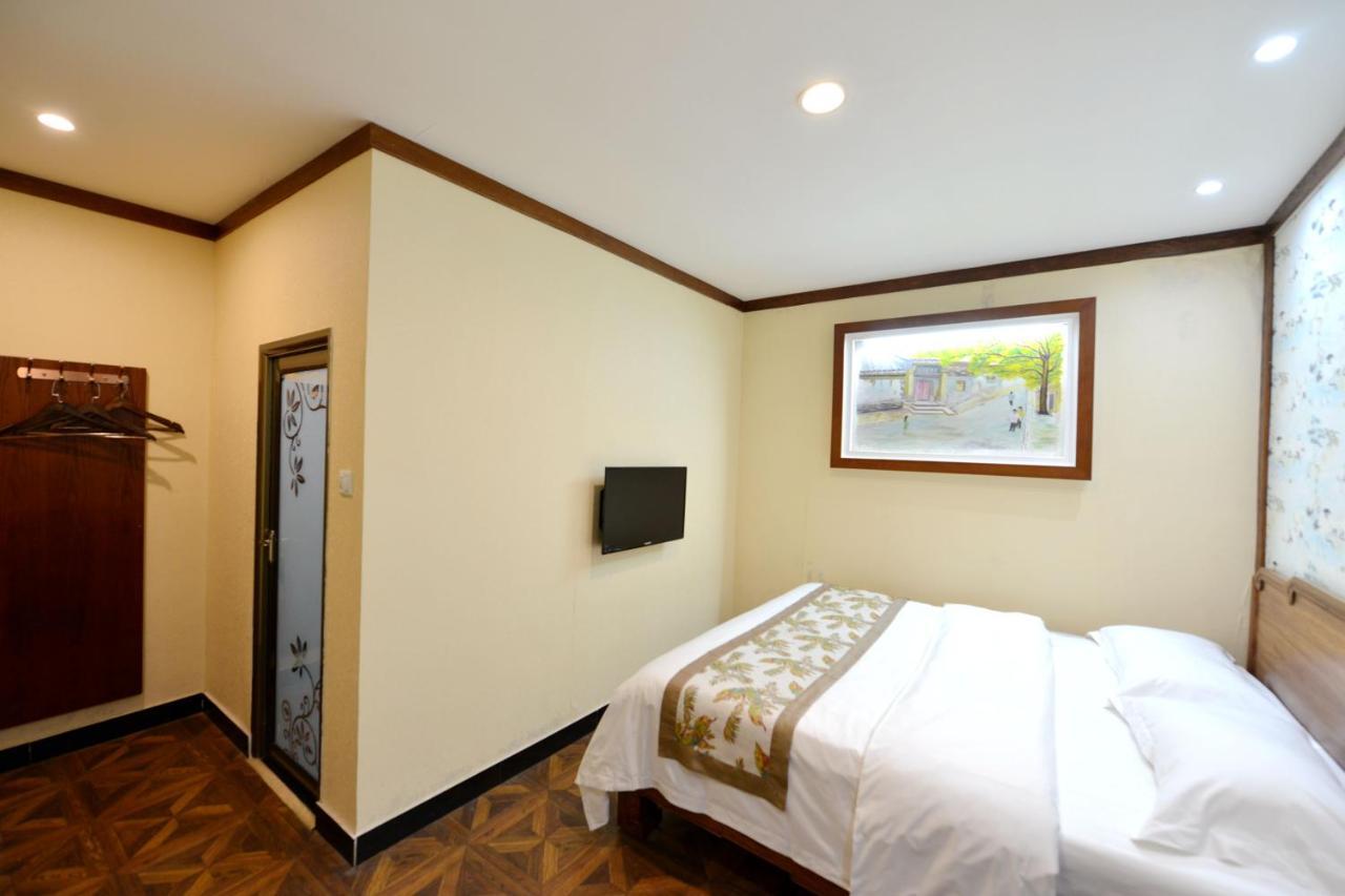 The East Hotel-Very Close To The Drum Tower,The Lama Temple,Houhai Bar Street,And The Forbidden City,There Are Many Old Beijing Traditional Hutongs Around The Hotel ,Experience The Culture Of Old Beijing Hutongs,Near Exit A Of Shichahai On Metro Line Luaran gambar