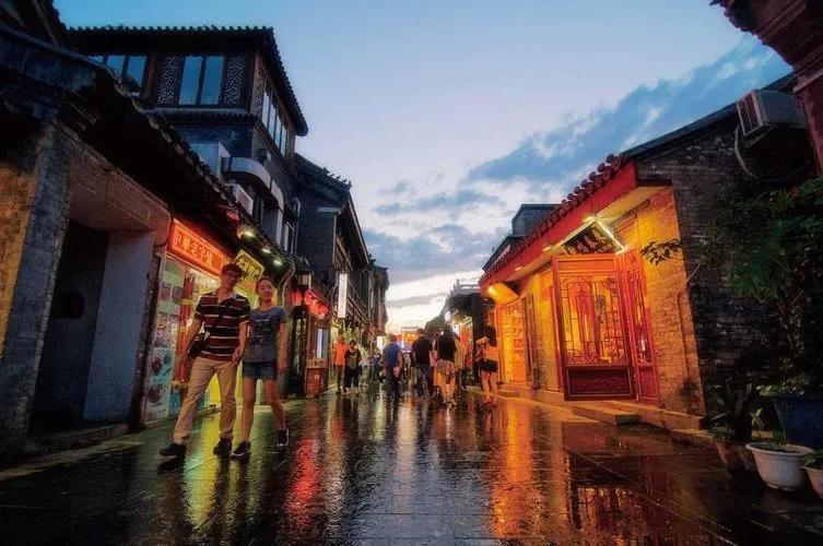 The East Hotel-Very Close To The Drum Tower,The Lama Temple,Houhai Bar Street,And The Forbidden City,There Are Many Old Beijing Traditional Hutongs Around The Hotel ,Experience The Culture Of Old Beijing Hutongs,Near Exit A Of Shichahai On Metro Line Luaran gambar