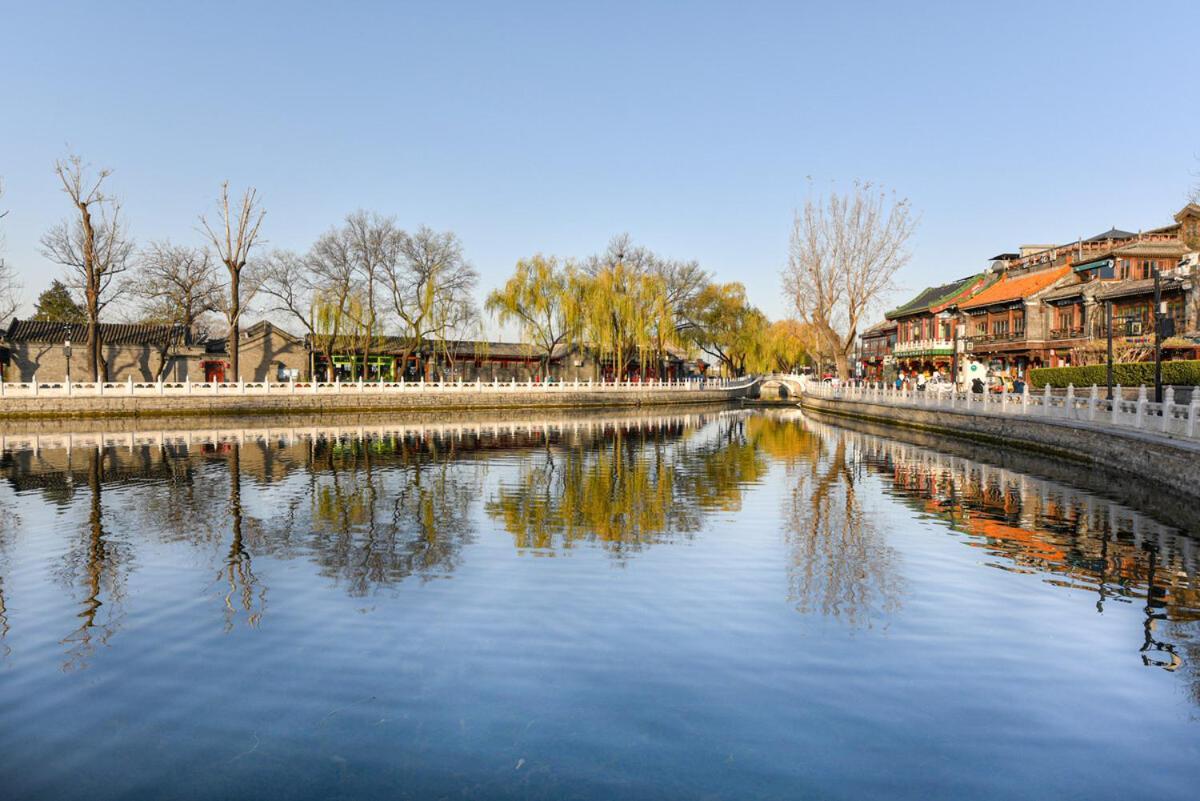 The East Hotel-Very Close To The Drum Tower,The Lama Temple,Houhai Bar Street,And The Forbidden City,There Are Many Old Beijing Traditional Hutongs Around The Hotel ,Experience The Culture Of Old Beijing Hutongs,Near Exit A Of Shichahai On Metro Line Luaran gambar