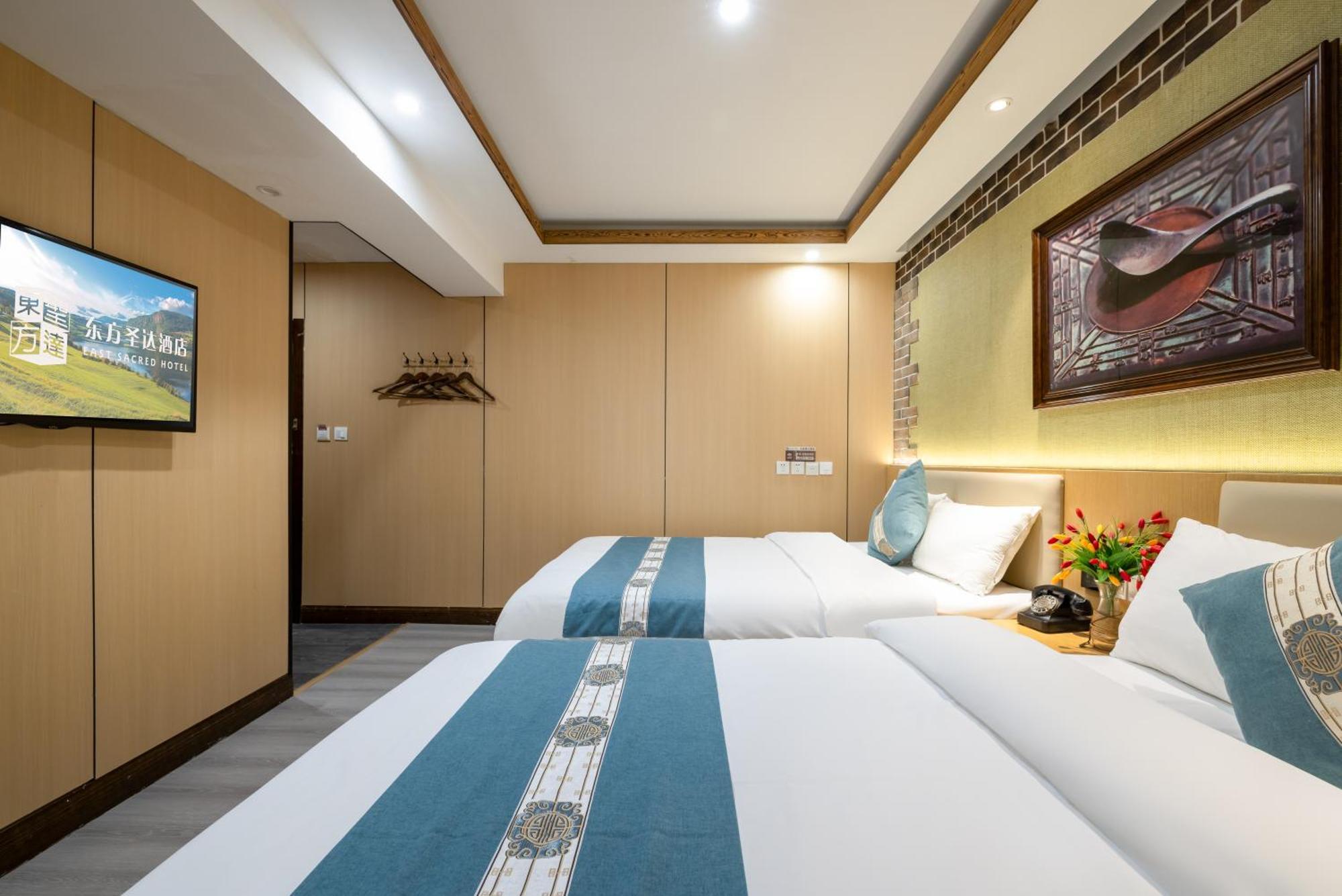 The East Hotel-Very Close To The Drum Tower,The Lama Temple,Houhai Bar Street,And The Forbidden City,There Are Many Old Beijing Traditional Hutongs Around The Hotel ,Experience The Culture Of Old Beijing Hutongs,Near Exit A Of Shichahai On Metro Line Luaran gambar
