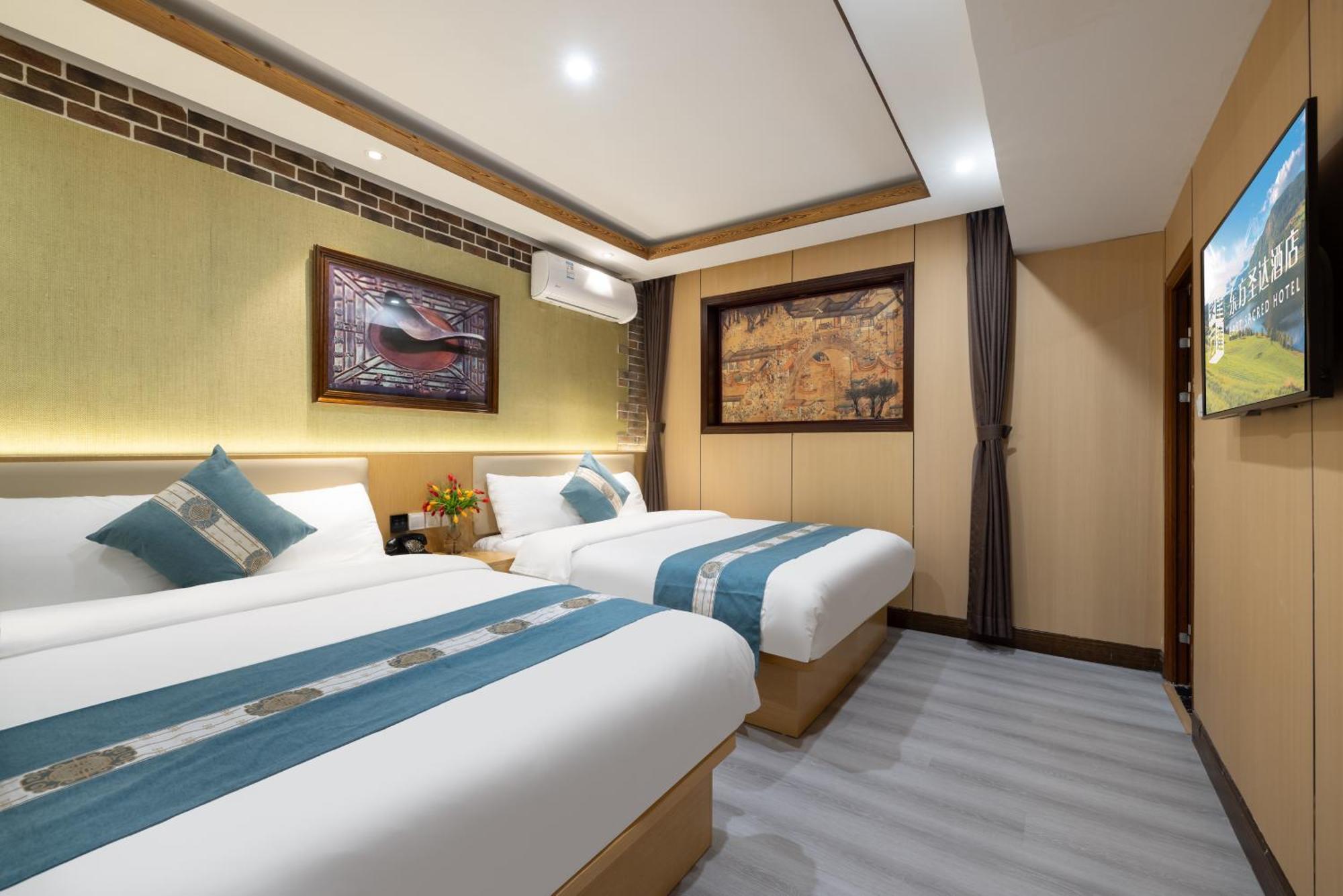 The East Hotel-Very Close To The Drum Tower,The Lama Temple,Houhai Bar Street,And The Forbidden City,There Are Many Old Beijing Traditional Hutongs Around The Hotel ,Experience The Culture Of Old Beijing Hutongs,Near Exit A Of Shichahai On Metro Line Luaran gambar