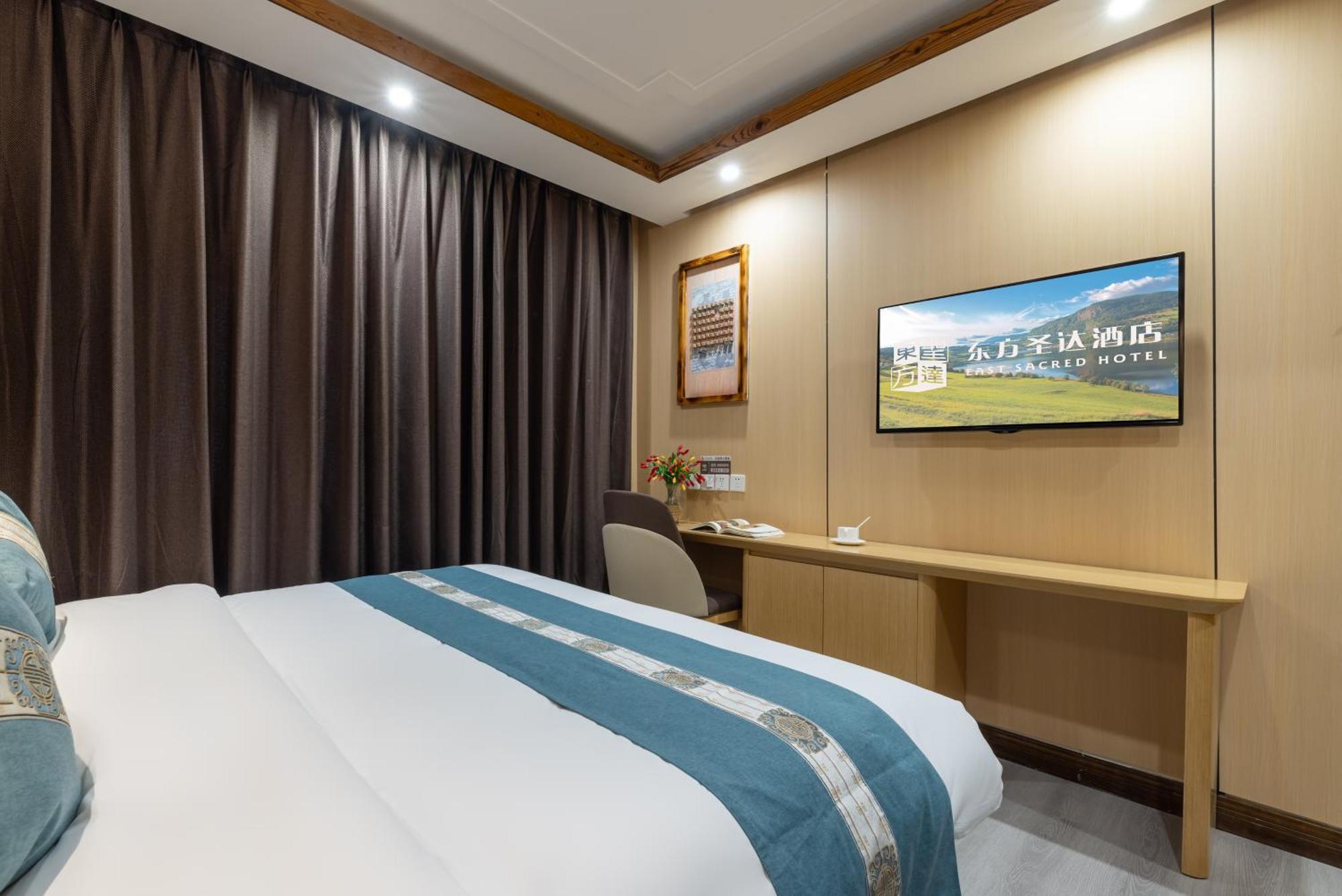 The East Hotel-Very Close To The Drum Tower,The Lama Temple,Houhai Bar Street,And The Forbidden City,There Are Many Old Beijing Traditional Hutongs Around The Hotel ,Experience The Culture Of Old Beijing Hutongs,Near Exit A Of Shichahai On Metro Line Luaran gambar