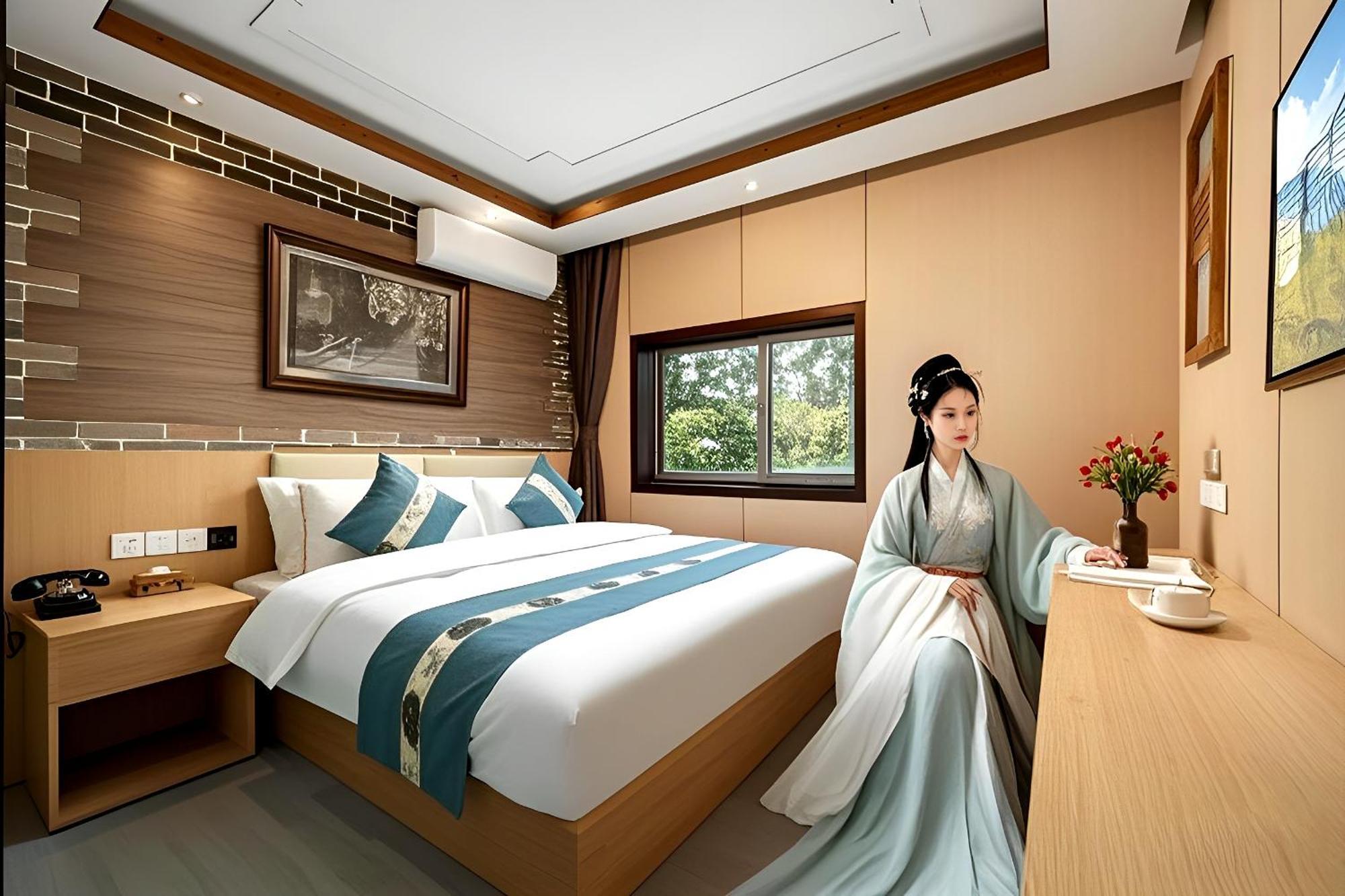 The East Hotel-Very Close To The Drum Tower,The Lama Temple,Houhai Bar Street,And The Forbidden City,There Are Many Old Beijing Traditional Hutongs Around The Hotel ,Experience The Culture Of Old Beijing Hutongs,Near Exit A Of Shichahai On Metro Line Luaran gambar